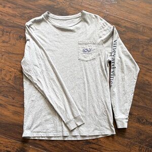 Vineyard Vines Heather Gray Long Sleeve Pocket Tee with Navy Sleeve Script